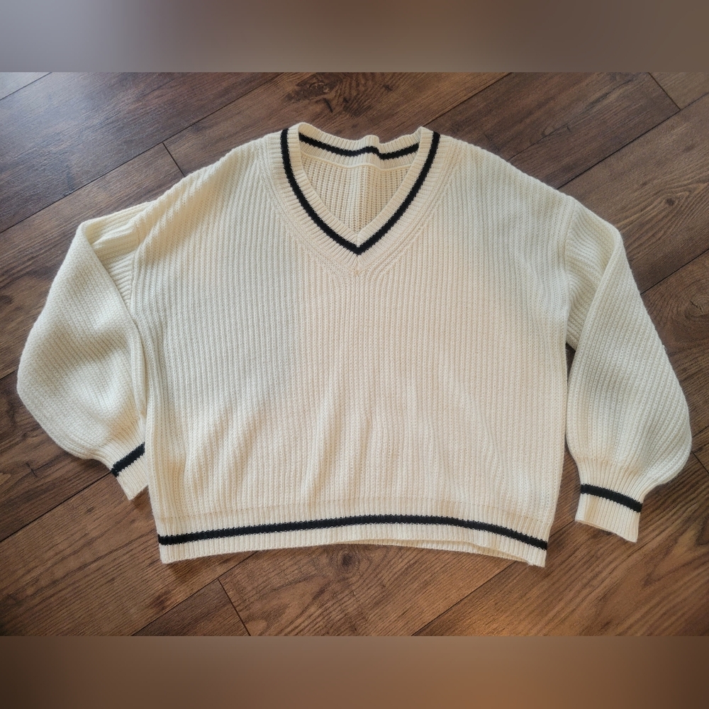 V-Neck Cream Sweater w Black Trim, Size 1 XL - Picture 2 of 4